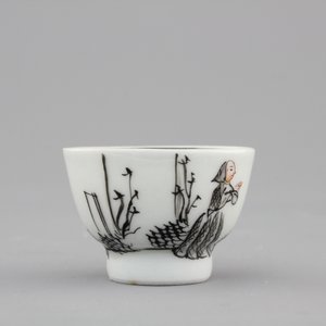A rare Chinese export porcelain grisaille miniature cup and saucer, 18th C. — photo 6