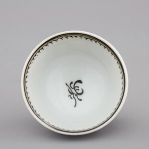 A rare Chinese export porcelain grisaille miniature cup and saucer, 18th C. — photo 8