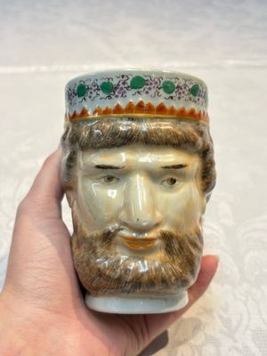 A rare Chinese export porcelain 'Neptune' mug, Qianlong, ca. 1785 — 照片 1