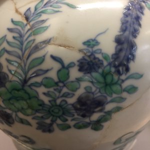 A rare Chinese export porcelain urn and cover, Kangxi/Yongzheng, 1st quarter 18th C. — photo 17