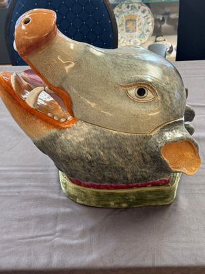 A rare Chinese famille rose 'boar head' tureen and cover, Qianlong — foto 1