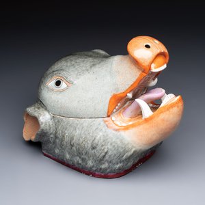 A rare Chinese famille rose 'boar head' tureen and cover, Qianlong — foto 2