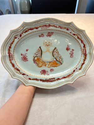 A rare Chinese famille rose 'Budai' tureen stand for the European market, Qianlong — photo 1