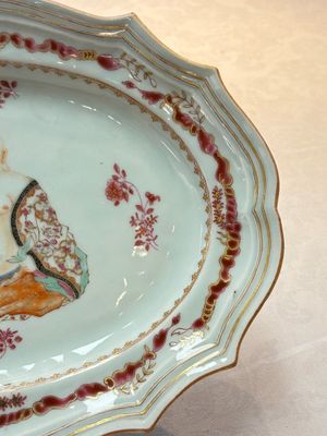 A rare Chinese famille rose 'Budai' tureen stand for the European market, Qianlong — photo 4