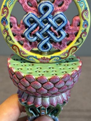 A rare Chinese famille rose Buddhist emblem altar ornament, Qianlong mark and of the period — photo 6