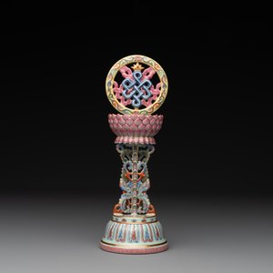 A rare Chinese famille rose Buddhist emblem altar ornament, Qianlong mark and of the period — photo 3