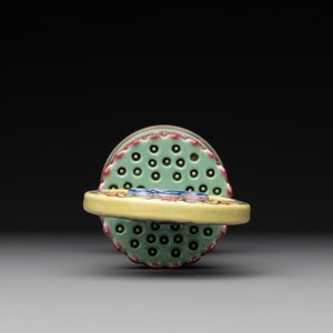 A rare Chinese famille rose Buddhist emblem altar ornament, Qianlong mark and of the period — photo 5