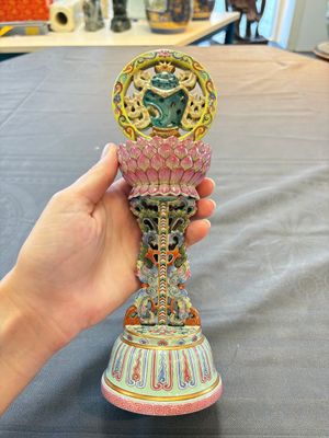 A rare Chinese famille rose Buddhist emblem altar ornament, Qianlong mark and of the period — photo 3