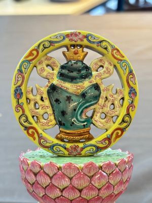 A rare Chinese famille rose Buddhist emblem altar ornament, Qianlong mark and of the period — photo 8