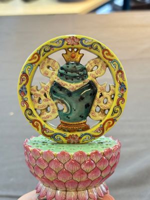 A rare Chinese famille rose Buddhist emblem altar ornament, Qianlong mark and of the period — photo 10