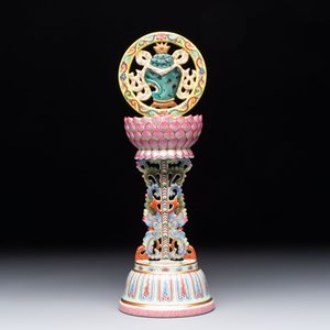 A rare Chinese famille rose Buddhist emblem altar ornament, Qianlong mark and of the period — photo 3