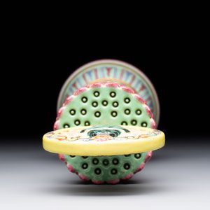 A rare Chinese famille rose Buddhist emblem altar ornament, Qianlong mark and of the period — photo 5