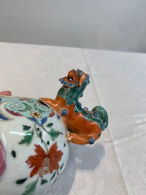 A rare Chinese famille rose double-walled 'Buddhist lions' teapot and cover, Qianlong — photo 7