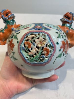 A rare Chinese famille rose double-walled 'Buddhist lions' teapot and cover, Qianlong — photo 9