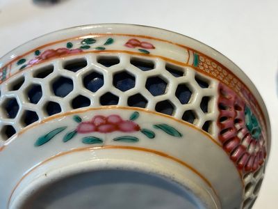 A rare Chinese famille rose double-walled reticulated cup and saucer, Yongzheng/Qianlong — 照片 14