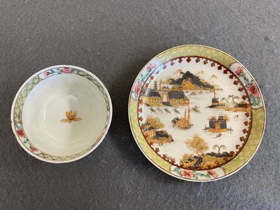 A rare Chinese famille rose 'harbour view' cup and saucer, Yongzheng — 照片 1