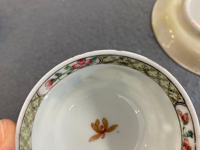 A rare Chinese famille rose 'harbour view' cup and saucer, Yongzheng — 照片 8