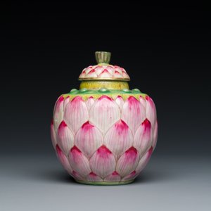 A rare Chinese famille rose lotus-shaped jar and cover, Qianlong mark and possibly of the period — 照片 2