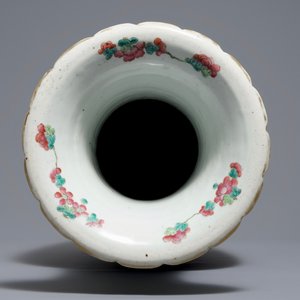 A rare Chinese famille rose phoenix-handle 'Immortals' vase, 19th C. — 照片 5