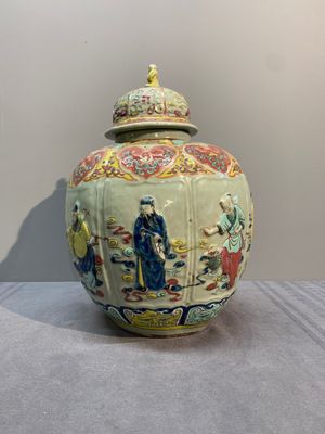 A rare Chinese famille rose relief-moulded 'Eight Immortals' vase and cover for the Thai market, Yongzheng mark, 19th C. — photo 2