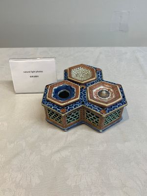 A rare Chinese famille rose reticulated hexagonal inkwell, Qianlong — photo 1