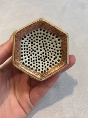 A rare Chinese famille rose reticulated hexagonal inkwell, Qianlong — photo 12