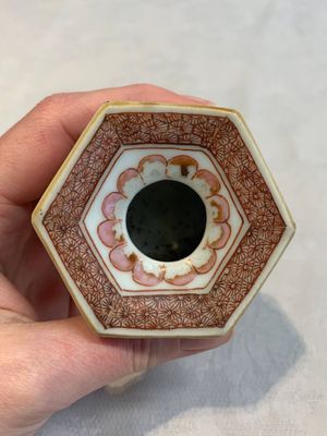 A rare Chinese famille rose reticulated hexagonal inkwell, Qianlong — photo 16