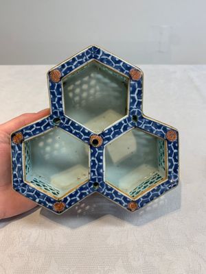 A rare Chinese famille rose reticulated hexagonal inkwell, Qianlong — photo 10