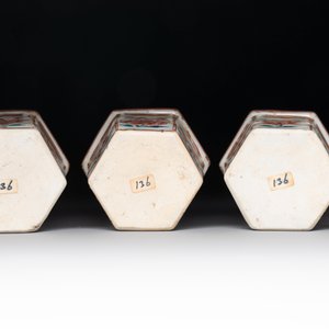 A rare Chinese famille rose reticulated hexagonal inkwell, Qianlong — photo 12