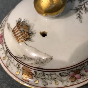 A rare Chinese famille rose teapot on stand, Qianlong — photo 12