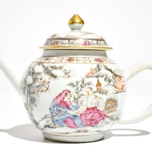 A rare Chinese famille rose teapot on stand, Qianlong — photo 4