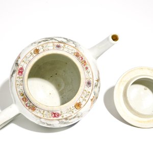 A rare Chinese famille rose teapot on stand, Qianlong — photo 8