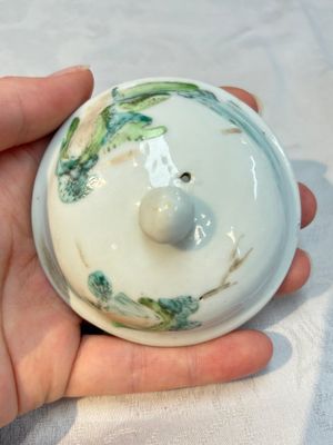 A rare Chinese famille rose teapot with an erotic depiction of a European lady, Yongzheng — photo 13