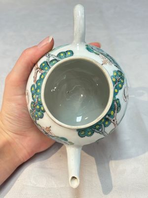 A rare Chinese famille rose teapot with an erotic depiction of a European lady, Yongzheng — photo 6