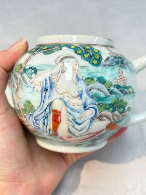 A rare Chinese famille rose teapot with an erotic depiction of a European lady, Yongzheng — photo 8