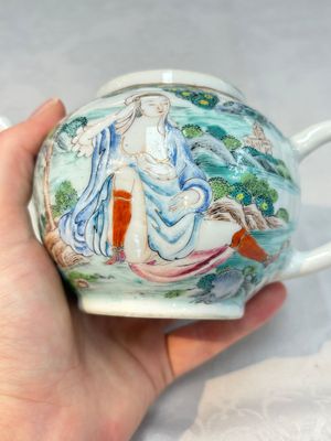 A rare Chinese famille rose teapot with an erotic depiction of a European lady, Yongzheng — photo 9