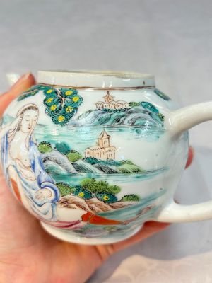 A rare Chinese famille rose teapot with an erotic depiction of a European lady, Yongzheng — photo 10