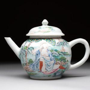 A rare Chinese famille rose teapot with an erotic depiction of a European lady, Yongzheng — photo 1