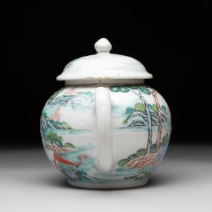 A rare Chinese famille rose teapot with an erotic depiction of a European lady, Yongzheng — photo 2