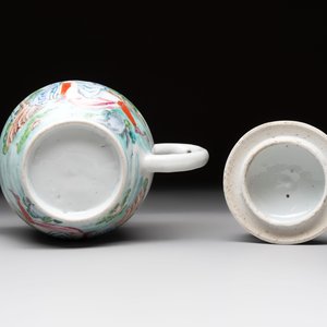 A rare Chinese famille rose teapot with an erotic depiction of a European lady, Yongzheng — photo 6