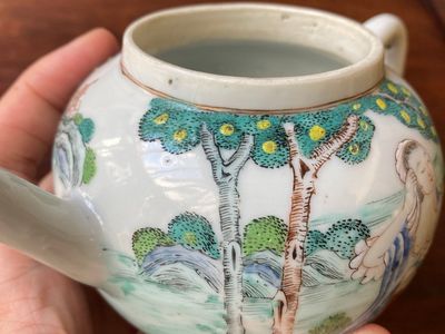 A rare Chinese famille rose teapot with an erotical depiction of a European lady, Yongzheng — 照片 12