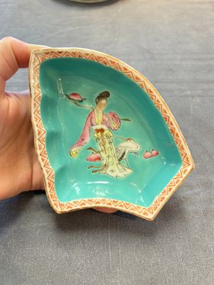 A rare Chinese famille rose turquoise-ground nine-piece 'butterfly' sweetmeat set with immortals, Guangxu mark and of the period — photo 3