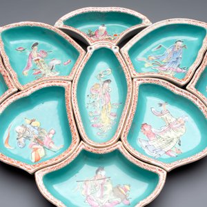 A rare Chinese famille rose turquoise-ground nine-piece 'butterfly' sweetmeat set with immortals, Guangxu mark and of the period — photo 2