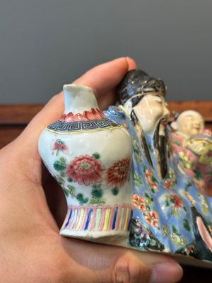 A rare Chinese famille rose water dropper in the shape of Libai, Qianlong/Jiaqing — 照片 4