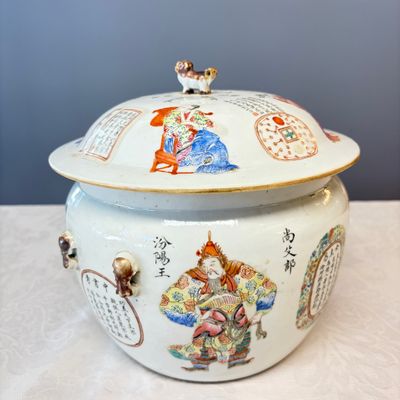 A rare Chinese famille rose 'Wu Shuang Pu' 'Kamcheng' jar and cover — foto 1