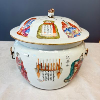 A rare Chinese famille rose 'Wu Shuang Pu' 'Kamcheng' jar and cover — foto 4