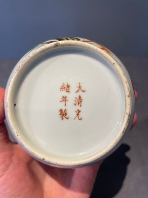 A rare Chinese famille rose 'Wu Shuang Pu' vase and a 'nine peaches' jar, Guangxu mark, 19th C. — foto 7
