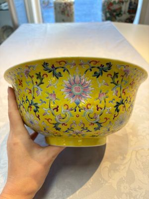 A rare Chinese famille rose yellow-ground bowl from the imperial workshops, Jiang Shi Qian Ju 蔣氏籤具 mark, Republic — photo 3