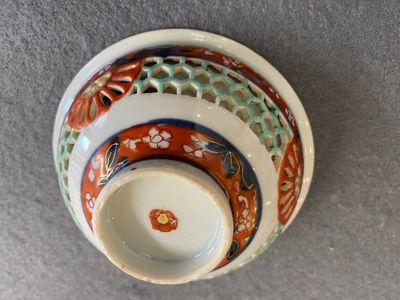 A rare Chinese famille verte double-walled reticulated cup and saucer, Kangxi — photo 3