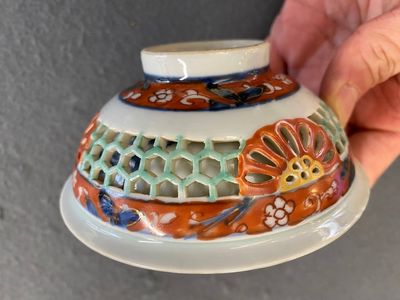 A rare Chinese famille verte double-walled reticulated cup and saucer, Kangxi — photo 9